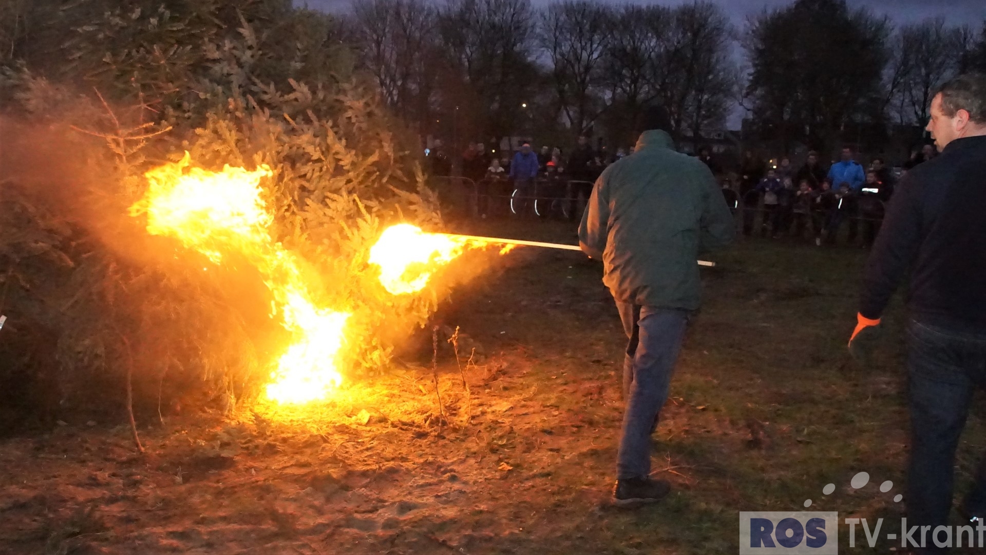 Laatste kerstboom verbranding Overlaet (10) TVkrant